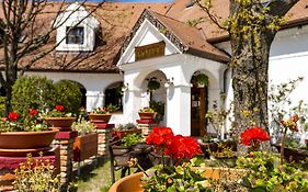Gastland M1 Hotel & Conference Center